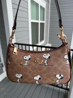 Coach snoopy brown Teri shoulder bag